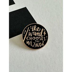 THE WAND CHOOSES THE WIZARD Harry Potter Enamel Lapel Pin NEW